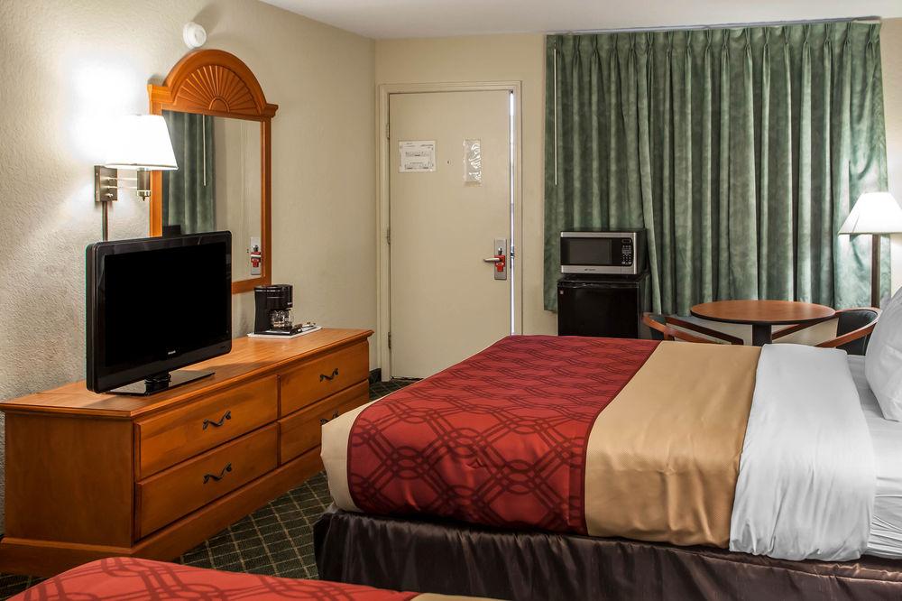 Economy Inn & Suites Hannibal Bagian luar foto