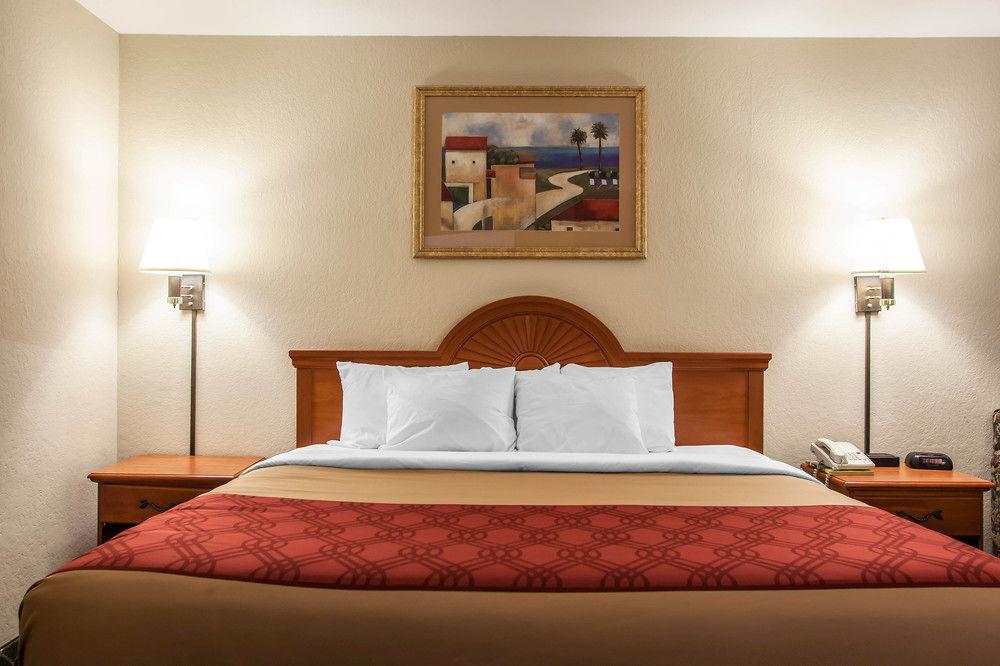 Economy Inn & Suites Hannibal Bagian luar foto