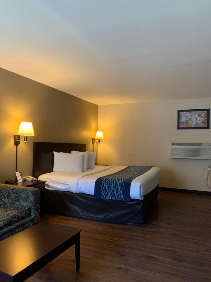 Economy Inn & Suites Hannibal Bagian luar foto