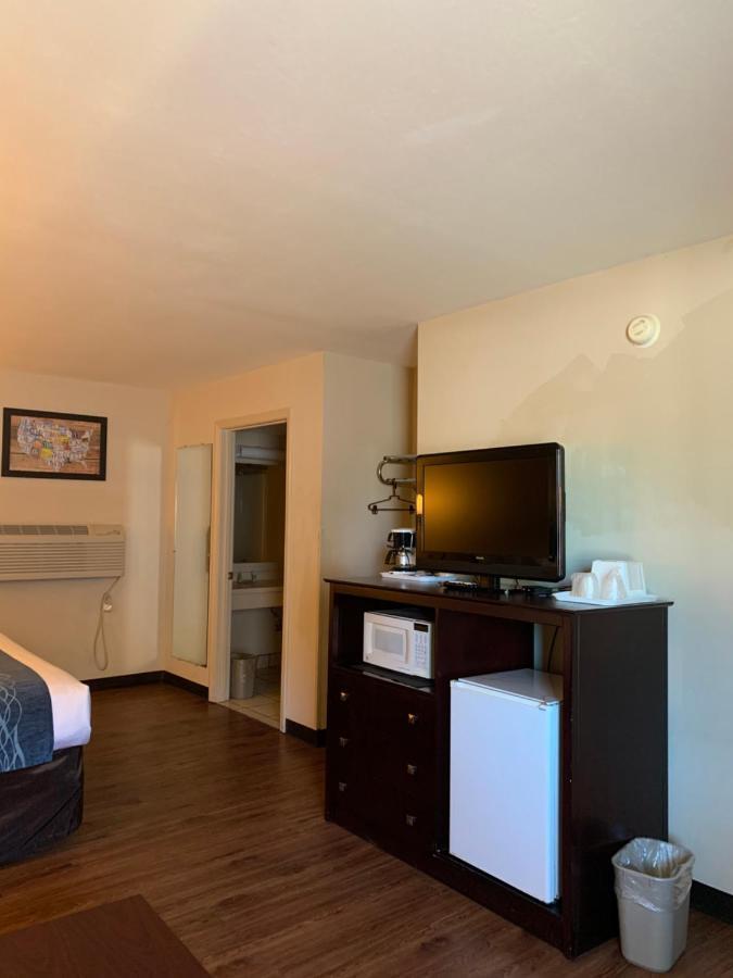 Economy Inn & Suites Hannibal Bagian luar foto