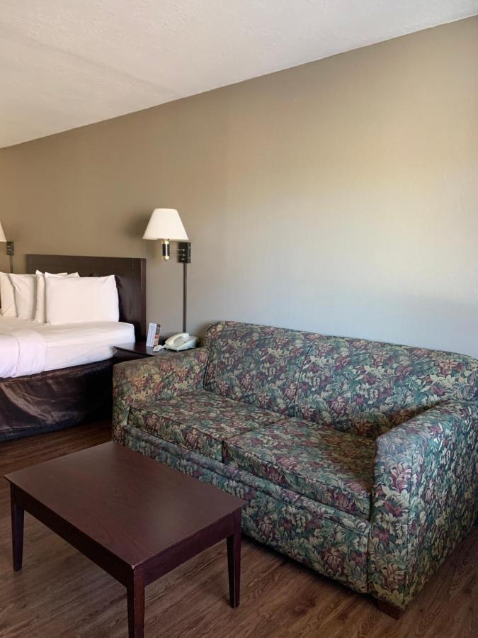 Economy Inn & Suites Hannibal Bagian luar foto