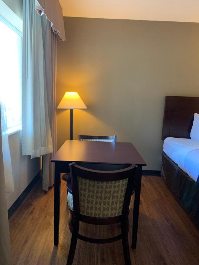 Economy Inn & Suites Hannibal Bagian luar foto