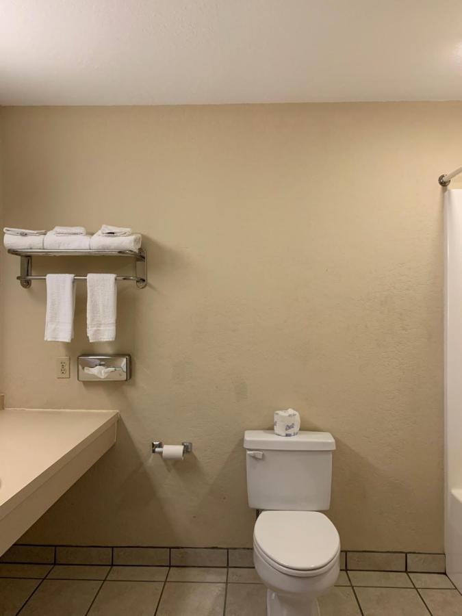 Economy Inn & Suites Hannibal Bagian luar foto