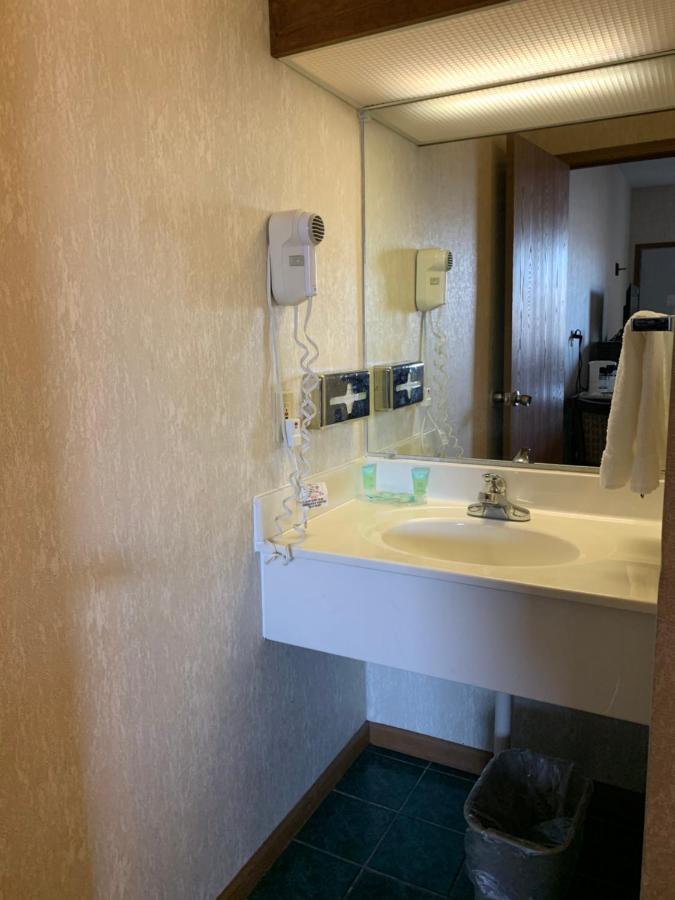Economy Inn & Suites Hannibal Bagian luar foto