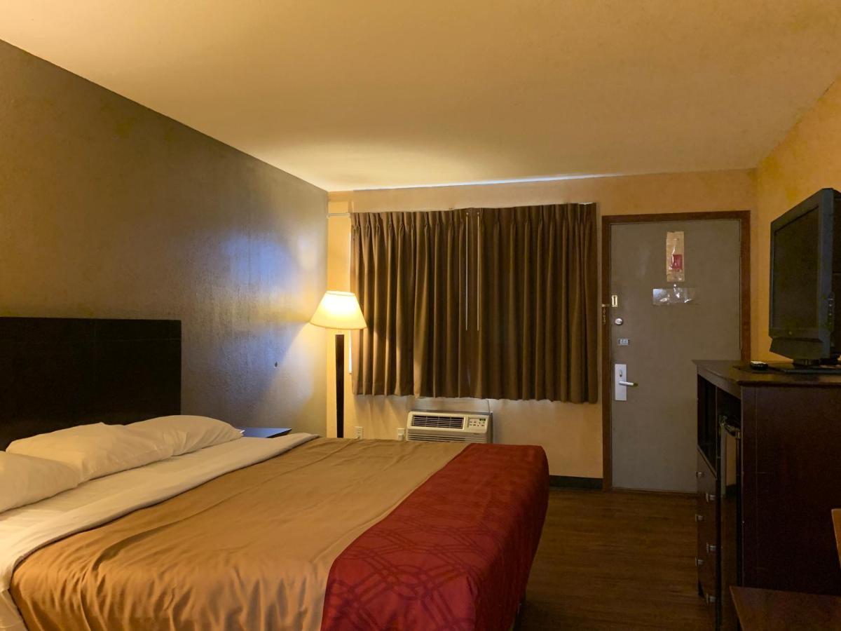 Economy Inn & Suites Hannibal Bagian luar foto