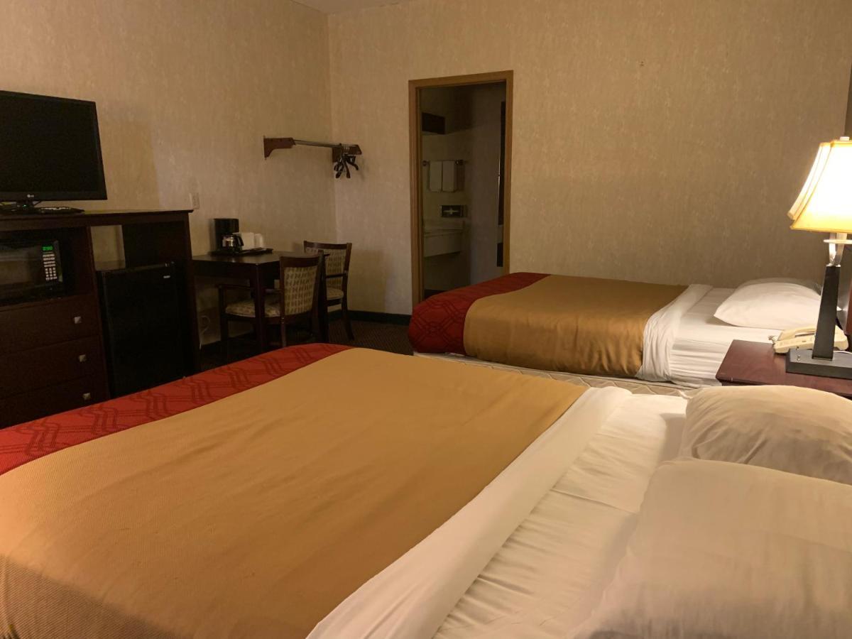 Economy Inn & Suites Hannibal Bagian luar foto
