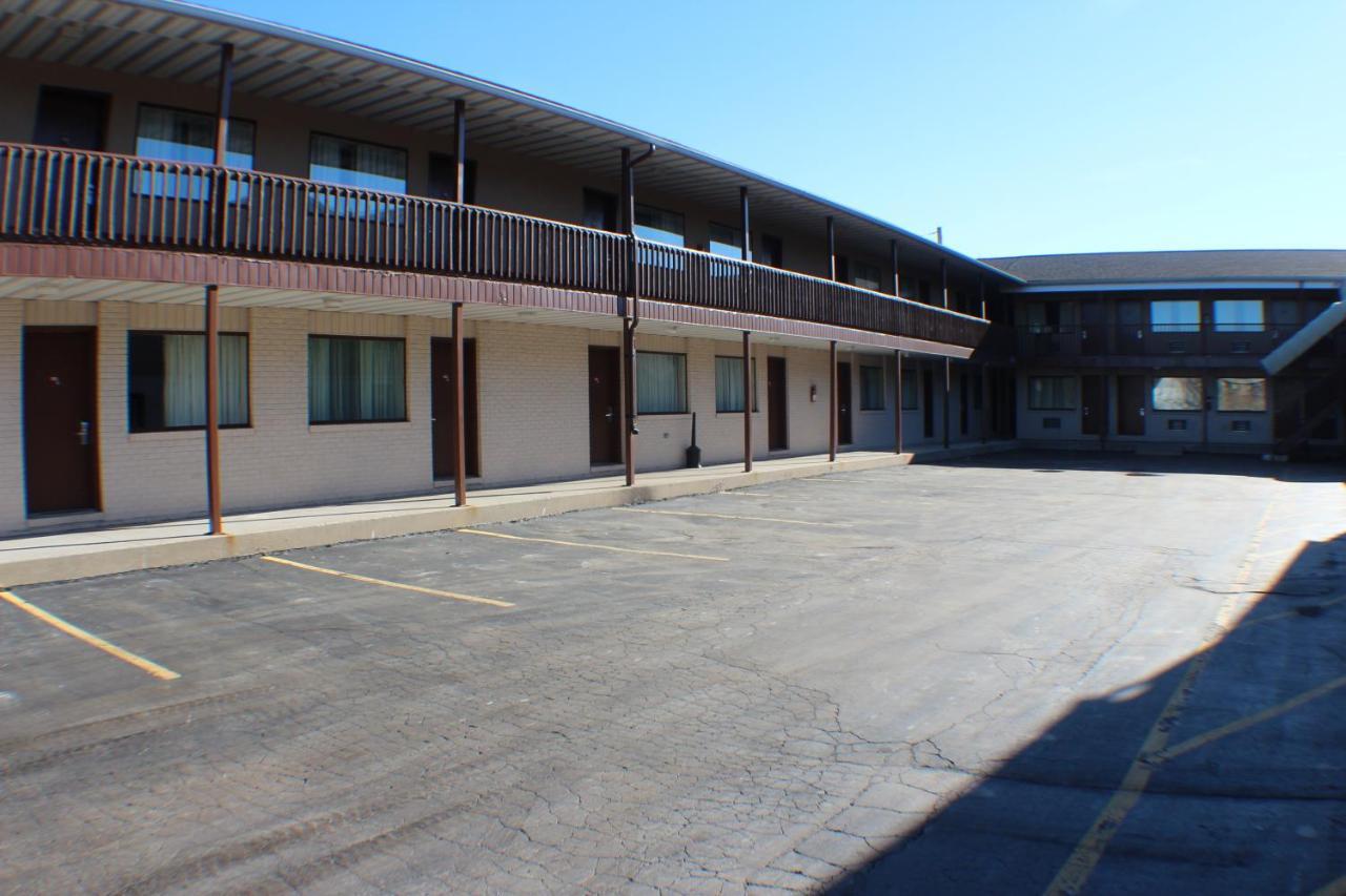 Economy Inn & Suites Hannibal Bagian luar foto