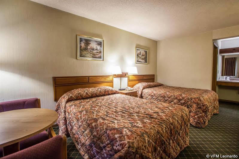 Economy Inn & Suites Hannibal Bagian luar foto